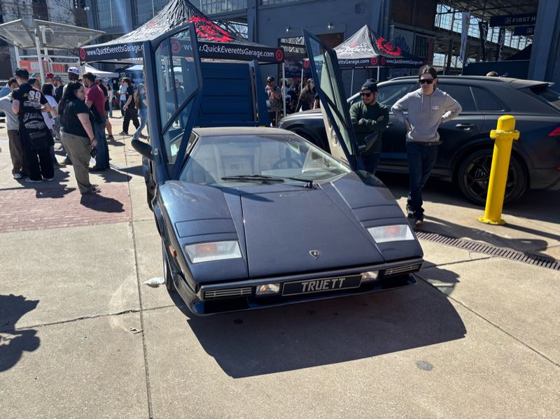 Lamborghini Countach spotted in Chattanooga