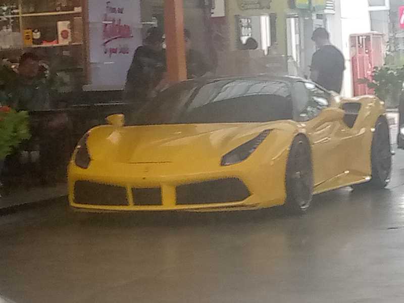 Ferrari 488 GTB spotted in Muntinlupa