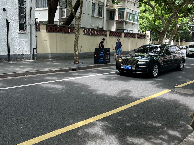 Rolls-Royce Phantom spotted in Shanghai