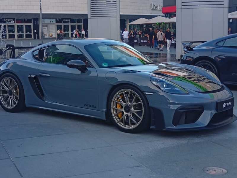 Porsche Cayman GT4 RS spotted in Berlin