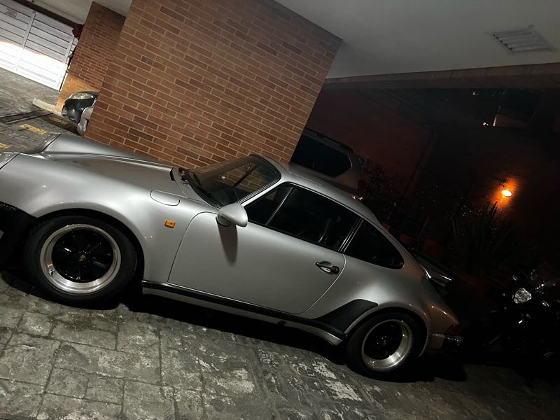 Porsche 911 Turbo spotted in Bogotá