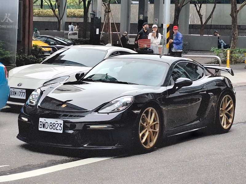 Porsche Cayman GT4 spotted in Taipei