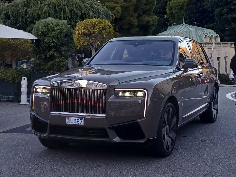 Rolls-Royce Cullinan spotted in Lucca