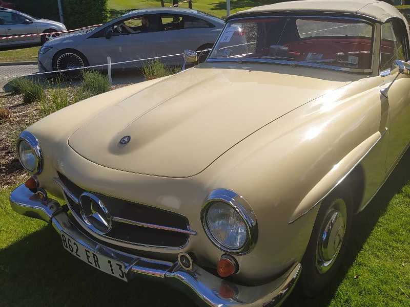 Mercedes-Benz 190 SL spotted in Prague