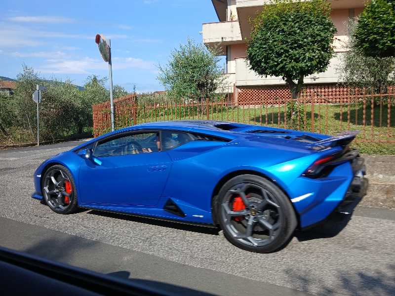 Lamborghini Huracán spotted in La Spezia