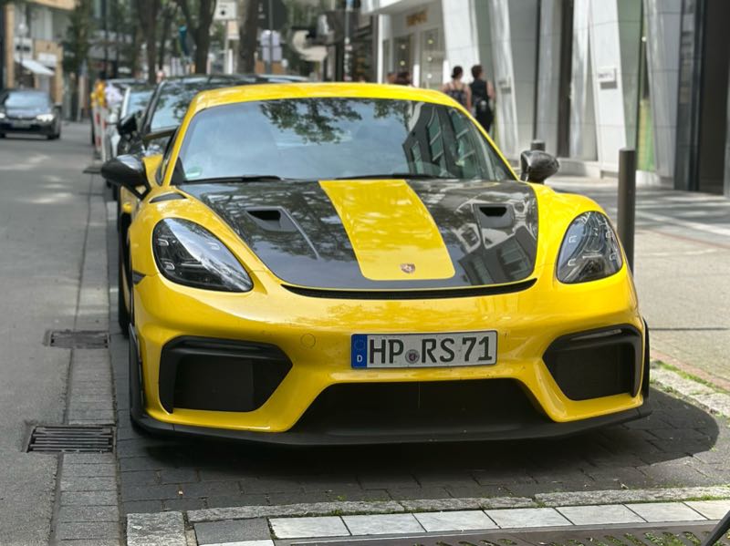 Porsche 718 Cayman GT4 RS spotted in Frankfurt am Main