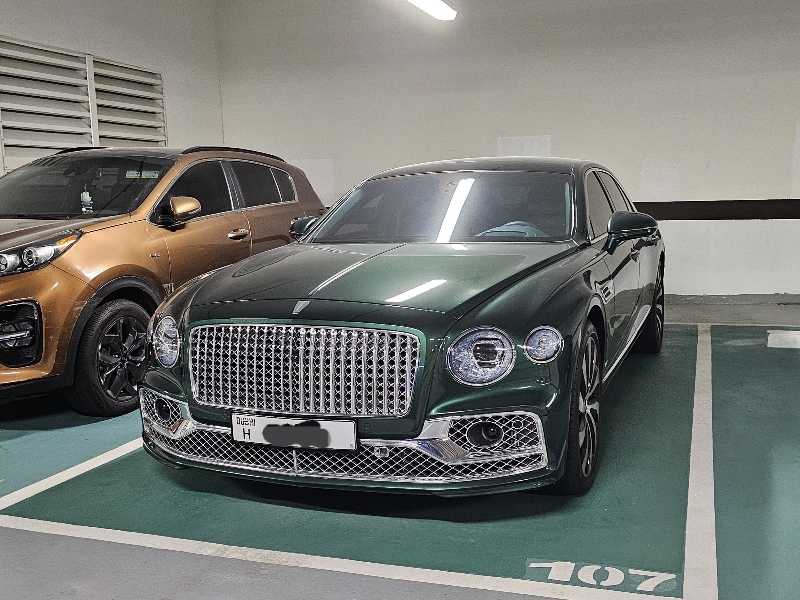 Bentley Flying Spur spotted in Dubai