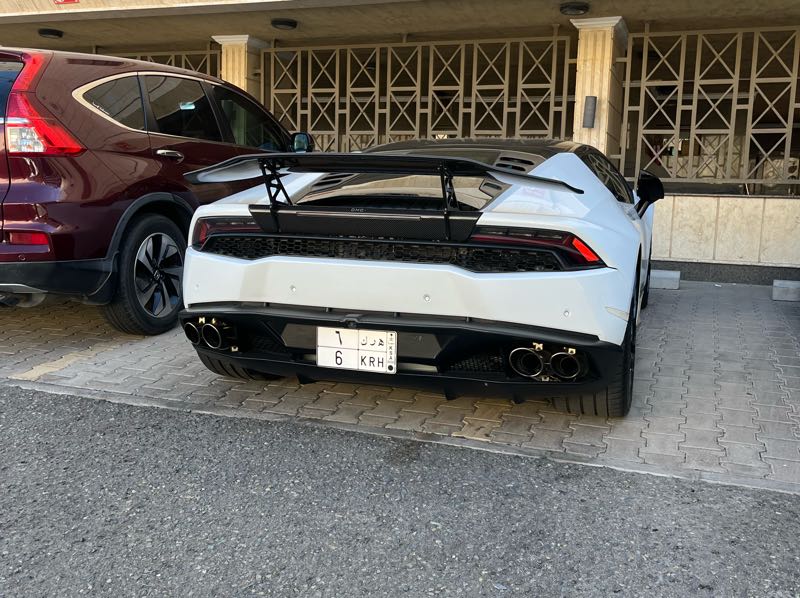 Lamborghini Huracán spotted in ‘Uqlat aş Şuqūr