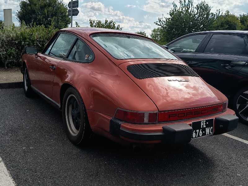 Porsche 911 spotted in Niort