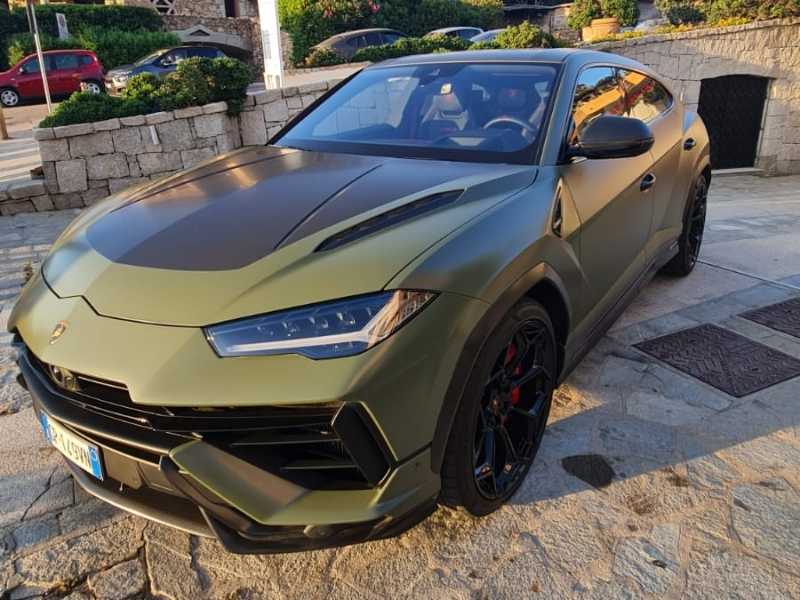 Lamborghini Urus spotted in Olbia