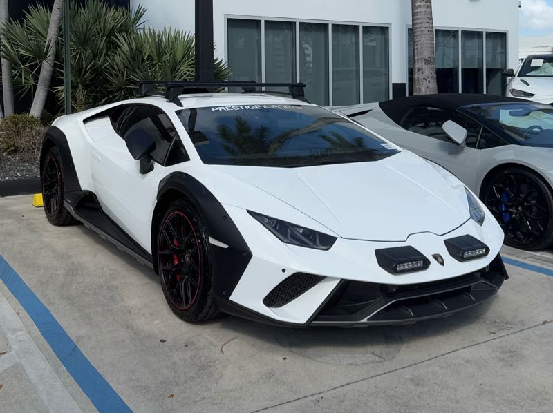 Lamborghini Huracán spotted in Hamīrpur