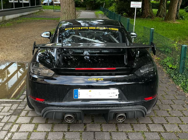 Porsche 718 Cayman GT4 RS (2022) spotted in Hameln, Germany