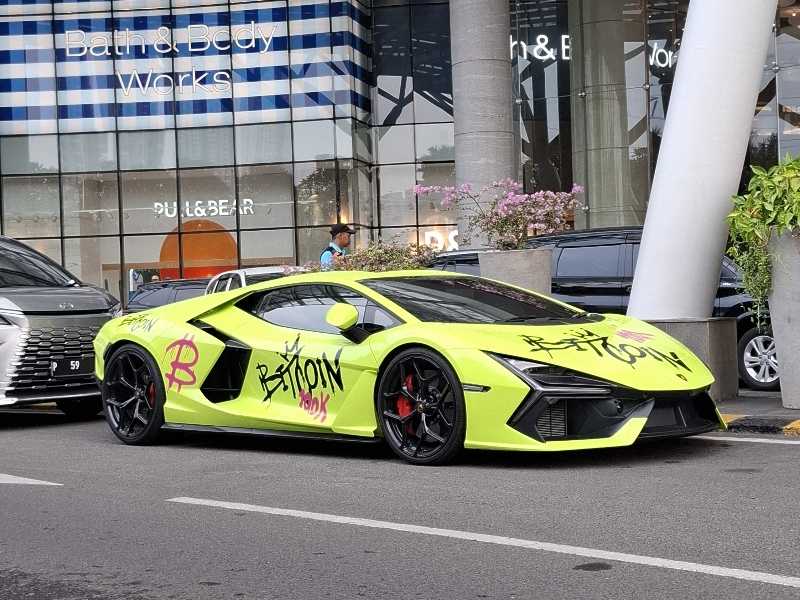 Lamborghini Aventador spotted in Surabaya