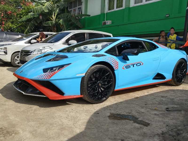 Lamborghini Huracán STO spotted in Palembang