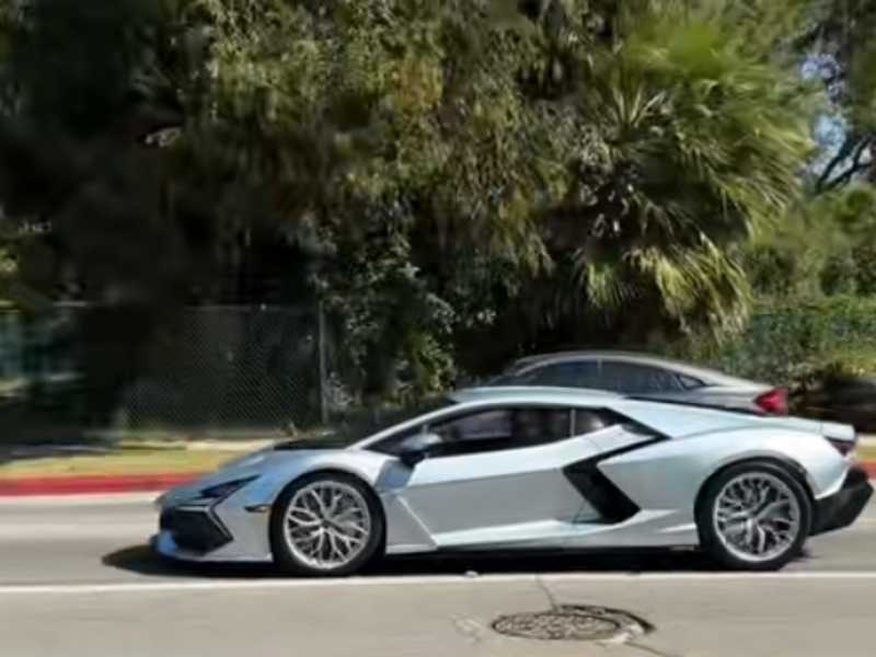 Lamborghini Aventador (2021) spotted in Los Angeles, United States