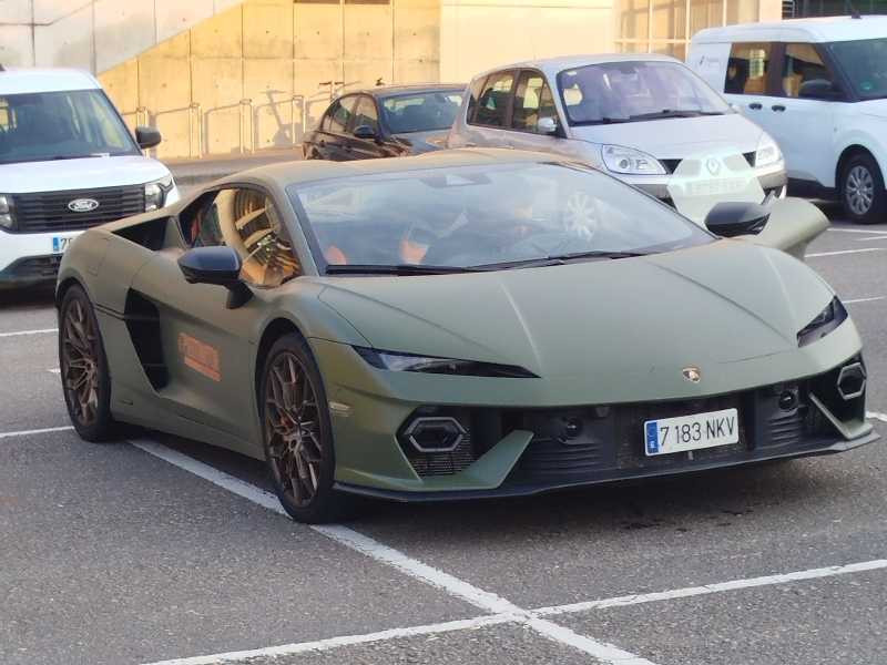 Lamborghini Huracán spotted in Oviedo