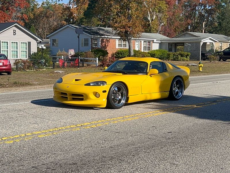 Dodge Viper (2002) spotted in Fayetteville, United States