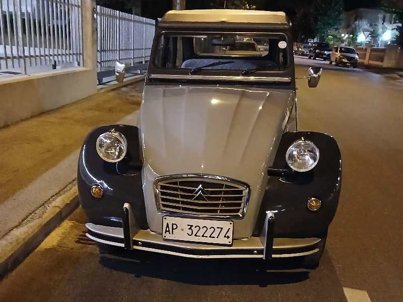 Citroën 2CV spotted in Macerata