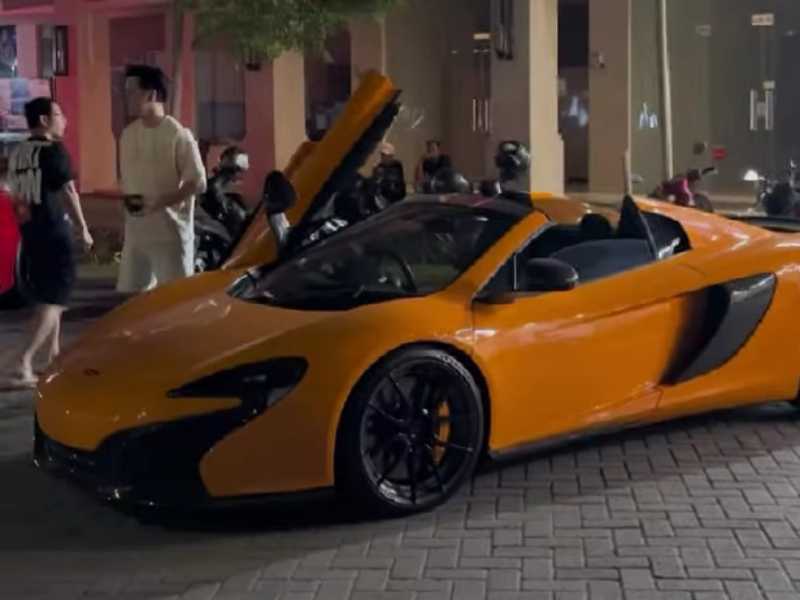 McLaren P1 spotted in Pontianak