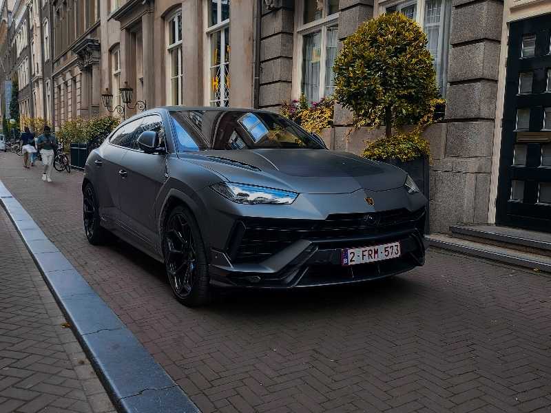 Lamborghini Urus spotted in Amsterdam