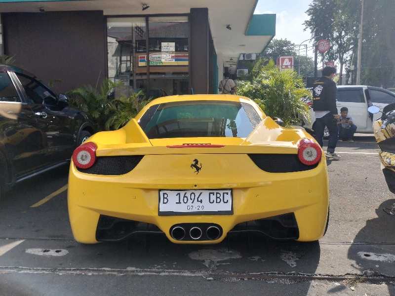Ferrari 458 Italia (2010) spotted in Jakarta, Indonesia