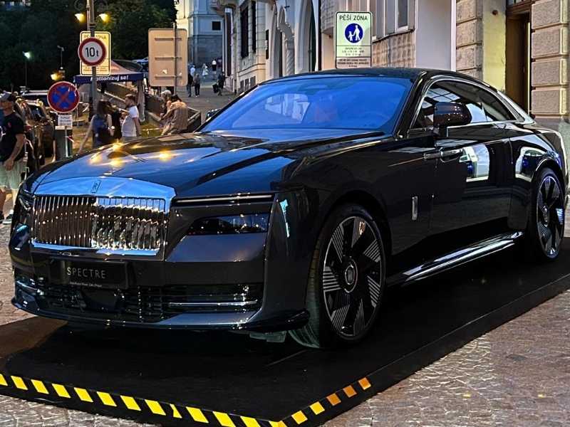 Rolls-Royce Spectre spotted in Karlovy Vary