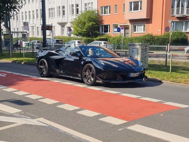 Ferrari SF90 Stradale (2020) spotted in Düsseldorf, Germany