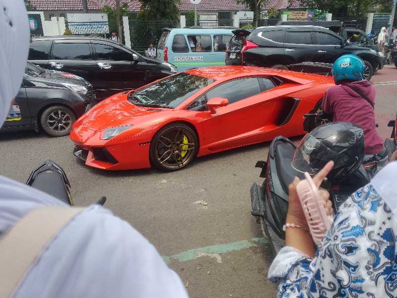 Lamborghini Aventador (2011) spotted in Cirebon, Indonesia