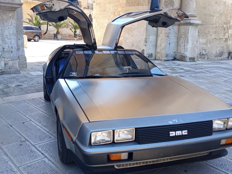 DeLorean DMC-12 spotted in Lecce