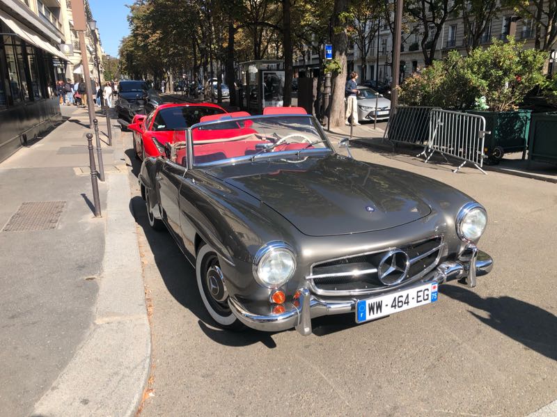 Mercedes-Benz 300 SL Roadster spotted in Paris