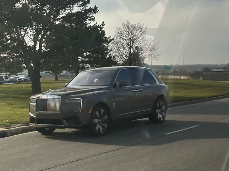 Rolls-Royce Cullinan spotted in Dangchengwan