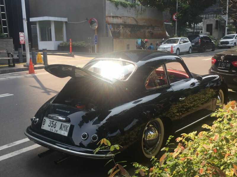 Porsche 356 (1955) spotted in Jakarta, Indonesia