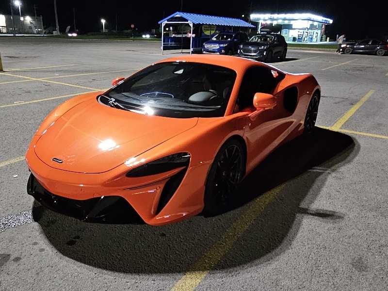 McLaren Artura spotted in Saint-Louis-de-Terrebonne