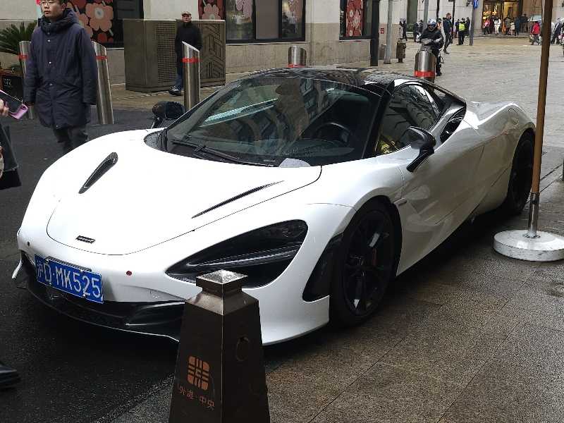 McLaren 720S spotted in Shanghai