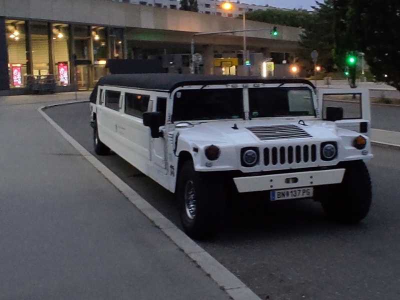 Hummer H1 spotted in Vienna