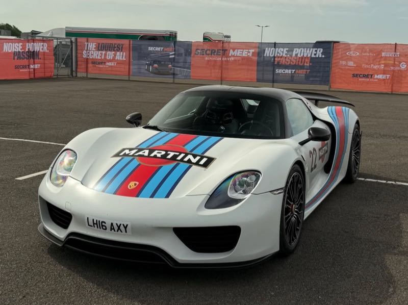 Porsche 918 Spyder (2016) spotted in Milton Keynes, United Kingdom