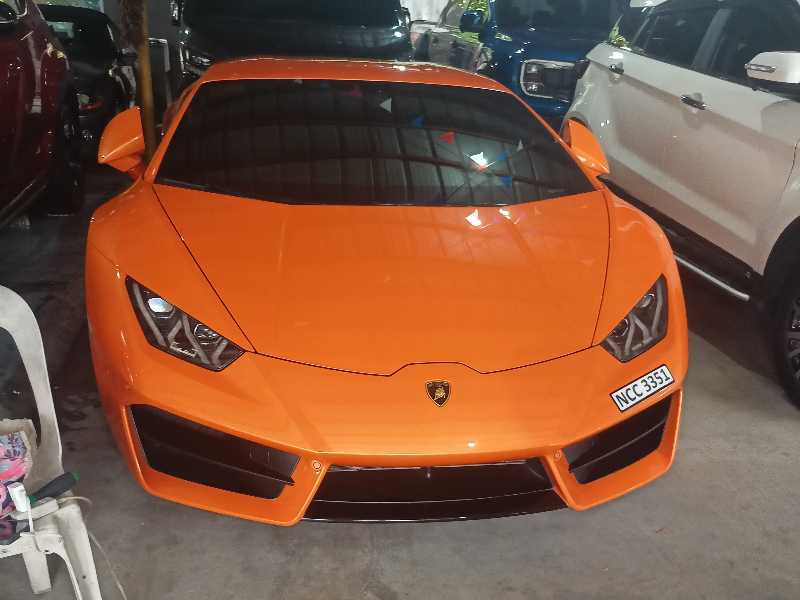 Lamborghini Huracán (2014) spotted in Pasig City, Philippines