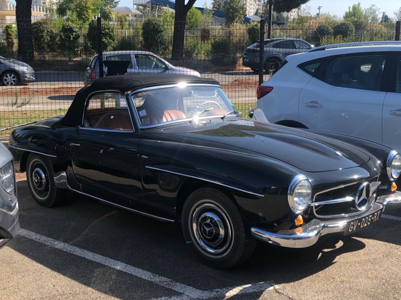 Mercedes-Benz 190 SL spotted in Avignon