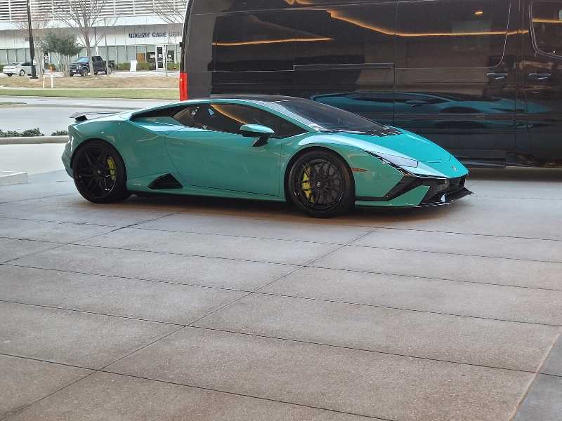 Lamborghini Aventador spotted in Lometa
