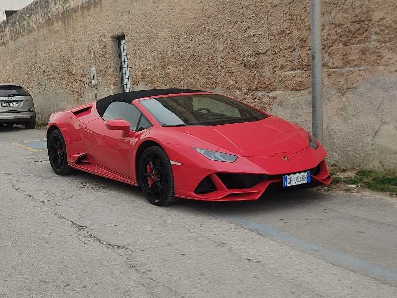 Lamborghini Huracán EVO Spyder spotted in Polignano a Mare
