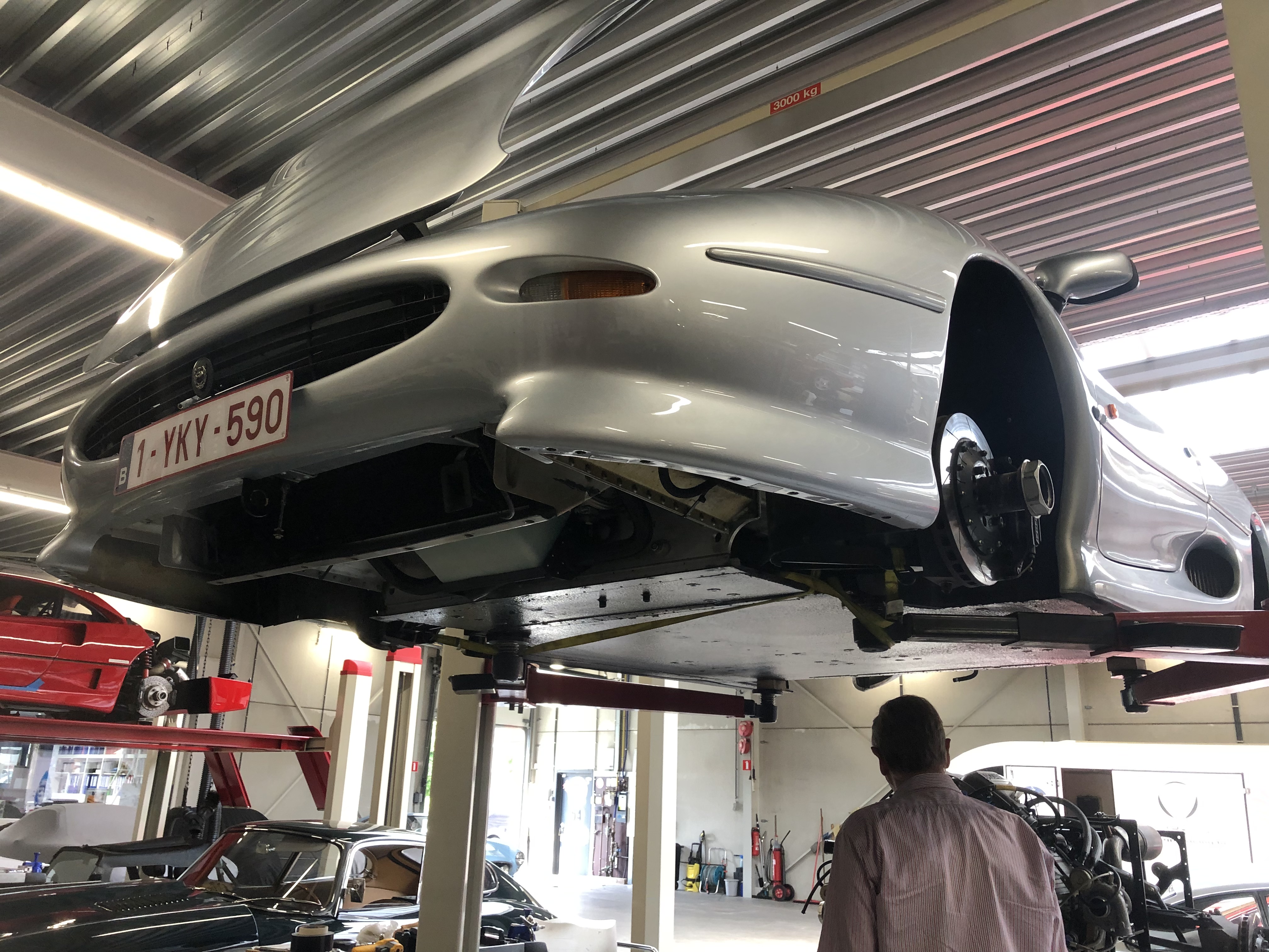 Jaguar XJ220 spotted in Gent