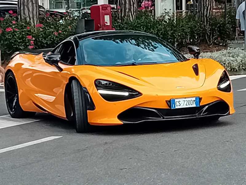 McLaren 720S spotted in Desenzano del Garda
