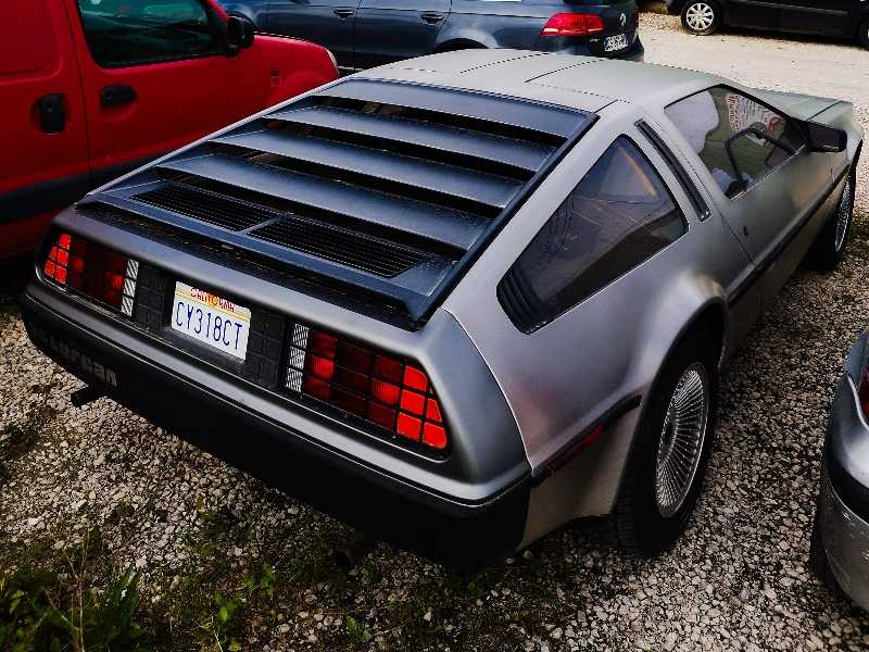 DeLorean DMC-12 spotted in Alès