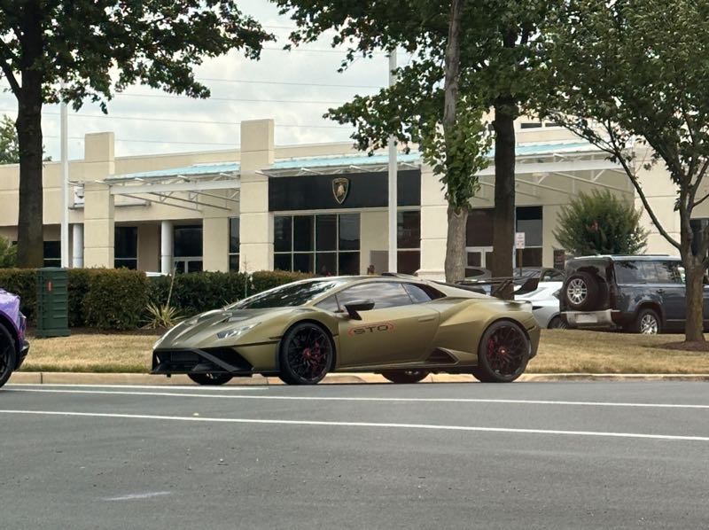 Lamborghini Huracán STO spotted in Reston