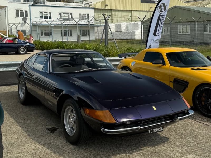 Ferrari 365 GTB/4 Daytona spotted in London