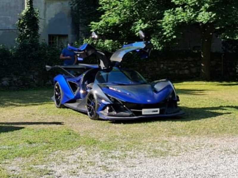 McLaren P1 spotted in Como