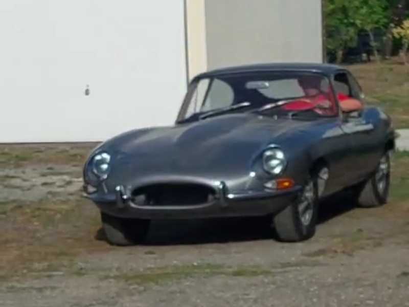 Jaguar E-Type spotted in Niort