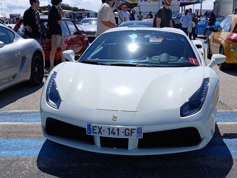 Ferrari 488 GTB (2015) spotted in Apt, France