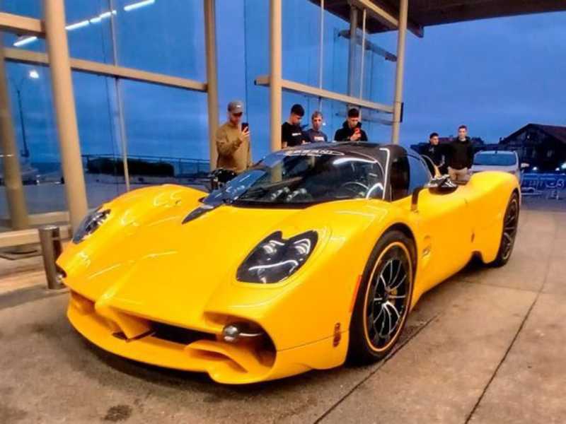 Pagani Zonda spotted in Montevideo