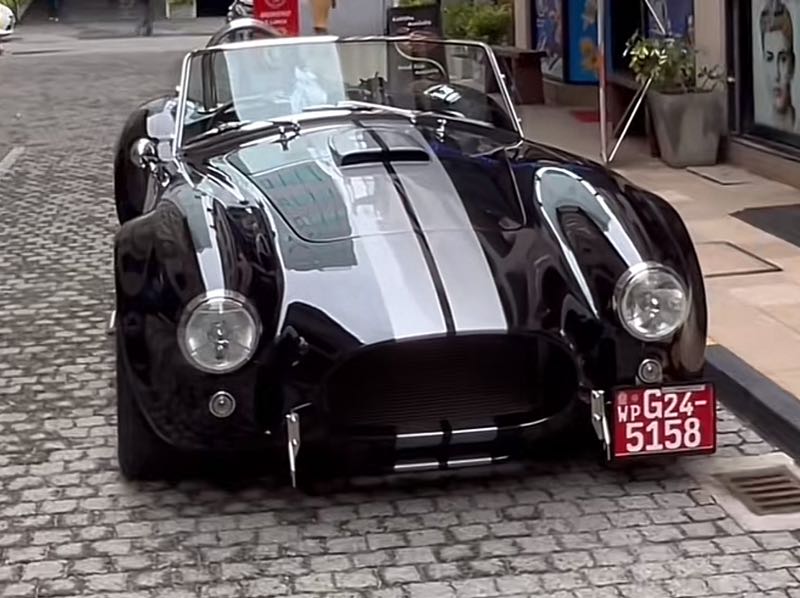Shelby Cobra spotted in Dambulla